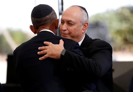 U.S. President Barack Obama (L) hugs Chemi Peres, the son of former Israeli President Shimon Peres, as Obama arrives to attend the funeral at Mount Herzl cemetery in Jerusalem September 30, 2016. REUTERS/Baz Ratner