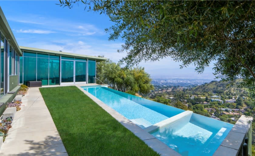 Designed by Hagy Belzberg, the low-slung home crawls across 1.5 acres overlooking L.A.