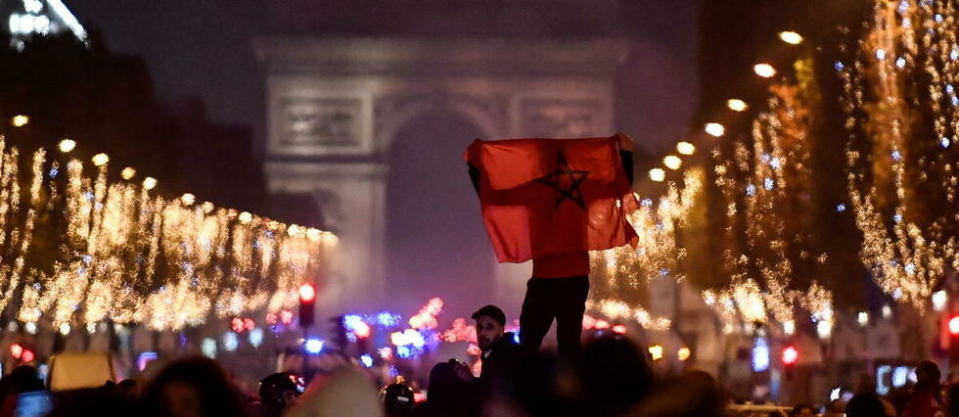 L'euphorie a gagné les Champs-Élysées.  - Credit:JULIEN DE ROSA / AFP