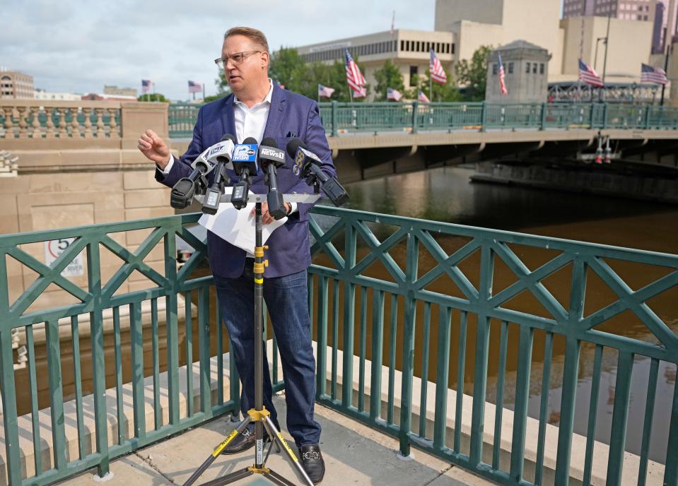 Jay Urban, the attorney for the family of Richard Dujardin, a 77-year-old Rhode Island man who fell to his death from the Kilbourn Avenue bridge as it opened Aug. 15, speaks during a news conference near the Kilbourn Avenue Bridge on the Milwaukee Riverwalk in Milwaukee on Wednesday, Sept. 14, 2022. Urban discussed the next legal steps, the investigation into the death and asked residents and others for eyewitness and security videos and information about the city’s bridge system and operations.