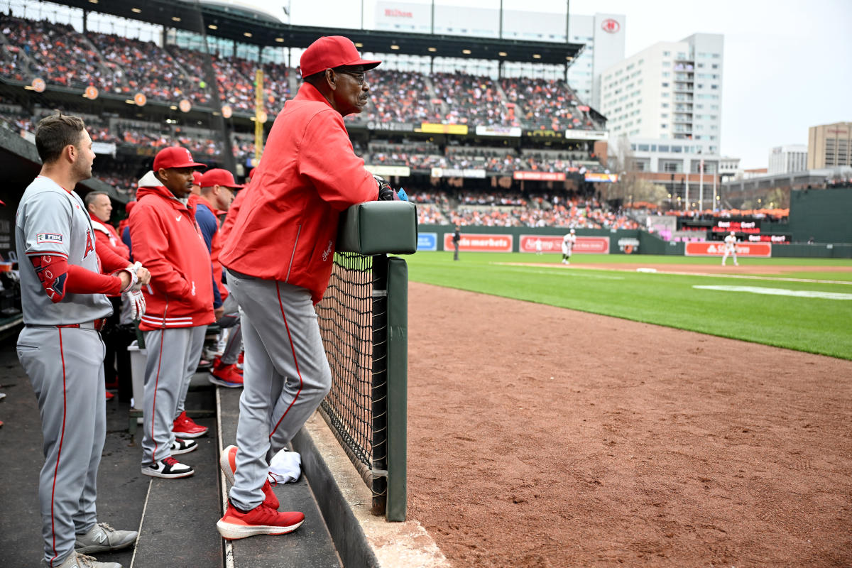 New Angels manager Ron Washington holds team meeting after only 2 games to stress importance of staying focused