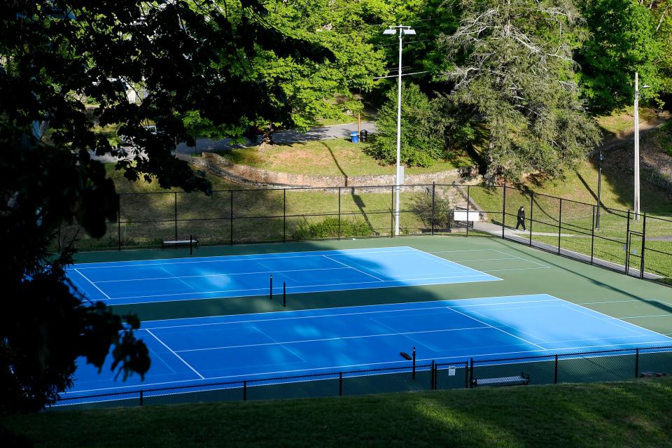 The tennis courts at Montford Park do not need to be reserved in order to use them.