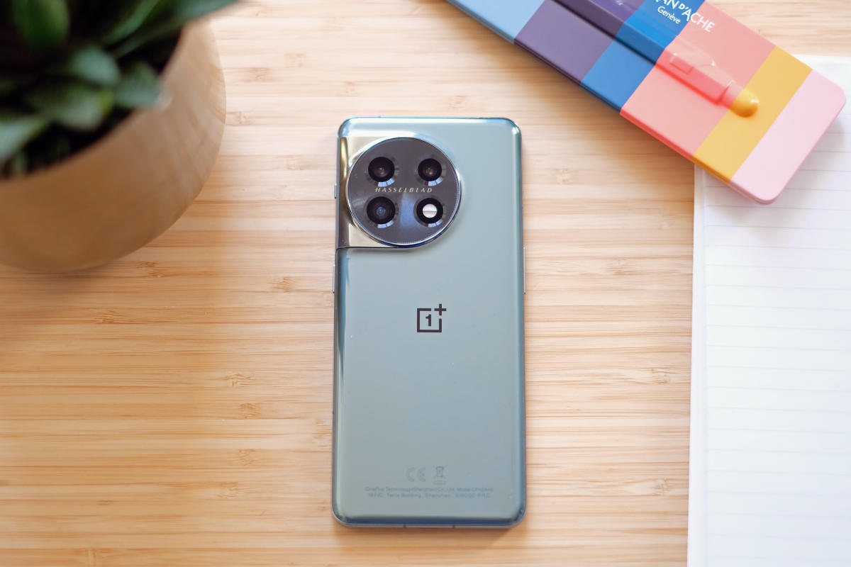 OnePlus 11 5G Co-developed with 𝙃𝙖𝙨𝙨𝙚𝙡𝙗𝙡𝙖𝙙 1 YEAR