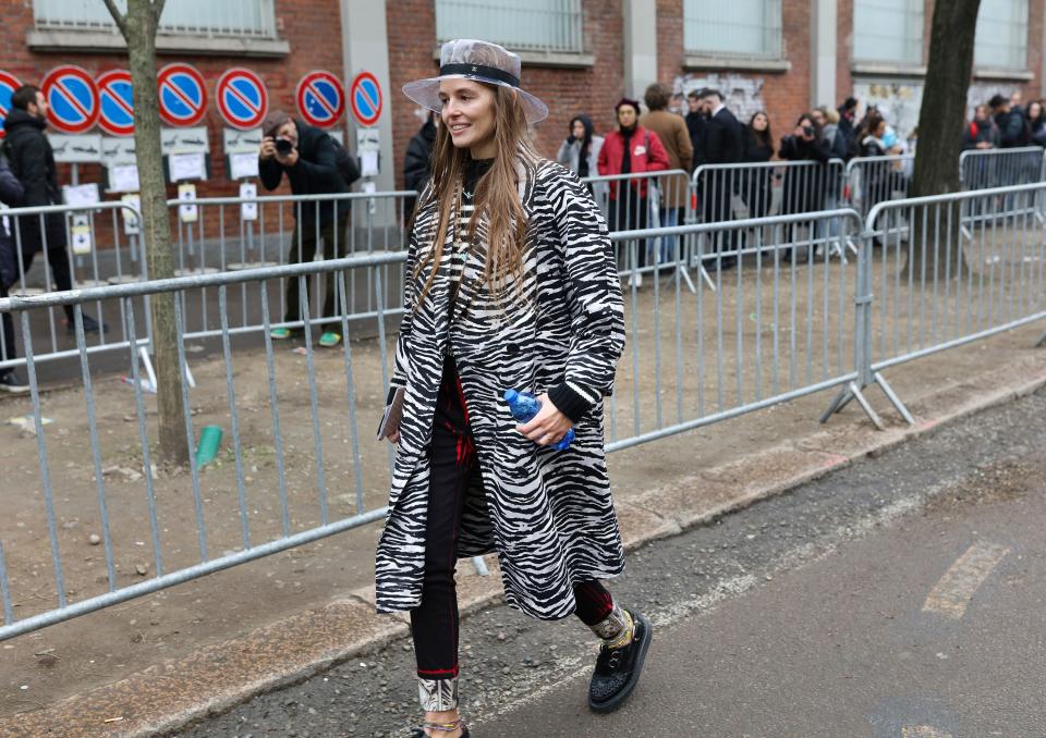 Phil Oh captures the best street style beauty looks of Milan Fashion Week Fall 2018, from twin pink bobs to kitschy plastic hair accessories.