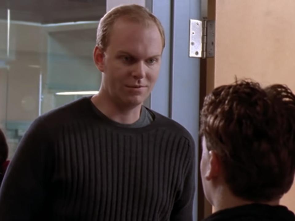 Stefan Brogren talking to Sean in the hallway on season one of Degrassi