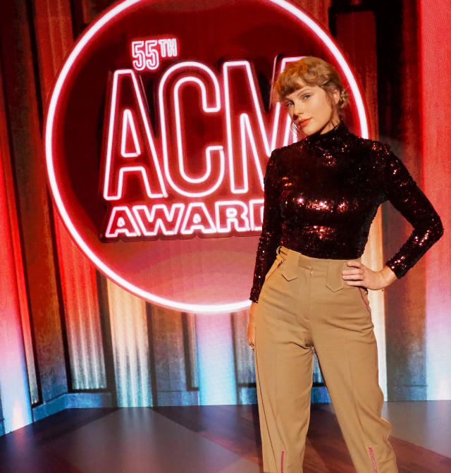 Taylor Swift Triumphantly Returns To Acm Awards