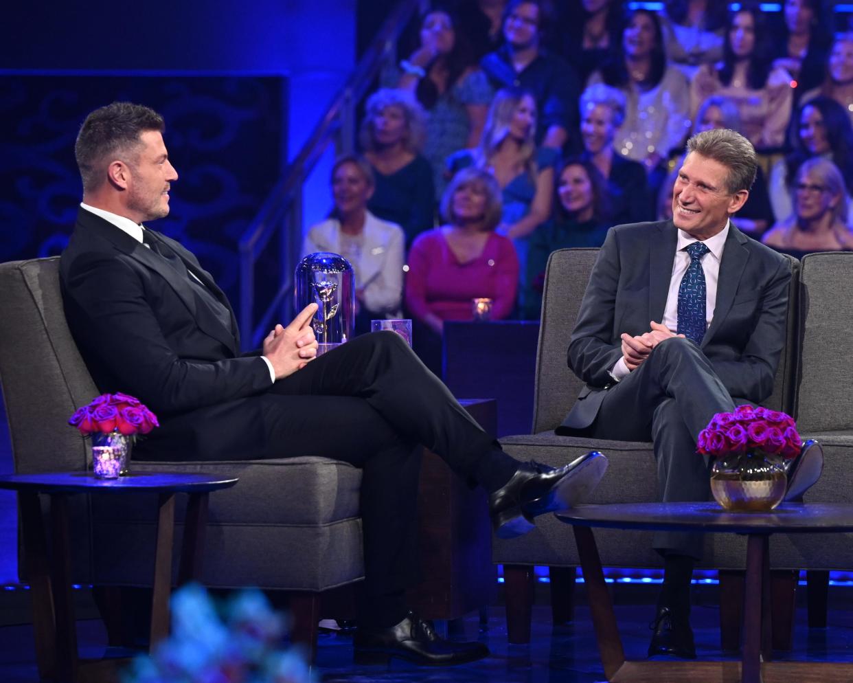 Gerry Turner (L) speaks to host Jesse Palmer on the special "Women Tells All" episode.