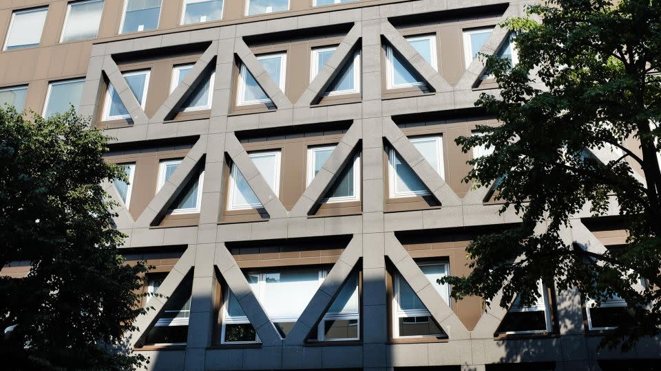 A building in Osaka, Japan that has been strengthened to protect it from earthquakes. - Trevor Mogg/Alamy Stock Photo