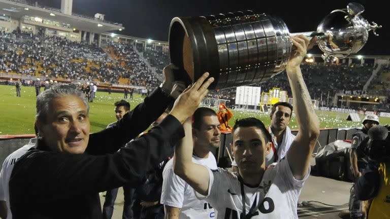 2012: El Corinthians de Tite fue superior al Boca de Julio César Falcioni y conquistó la Copa por primera vez