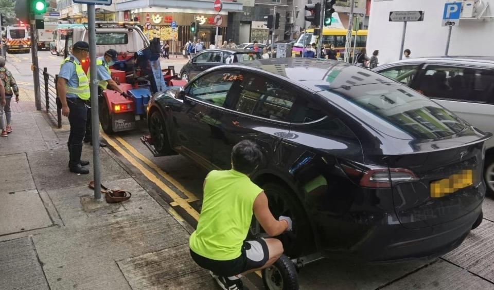 旺角警區打擊違泊即時拖走12輛車