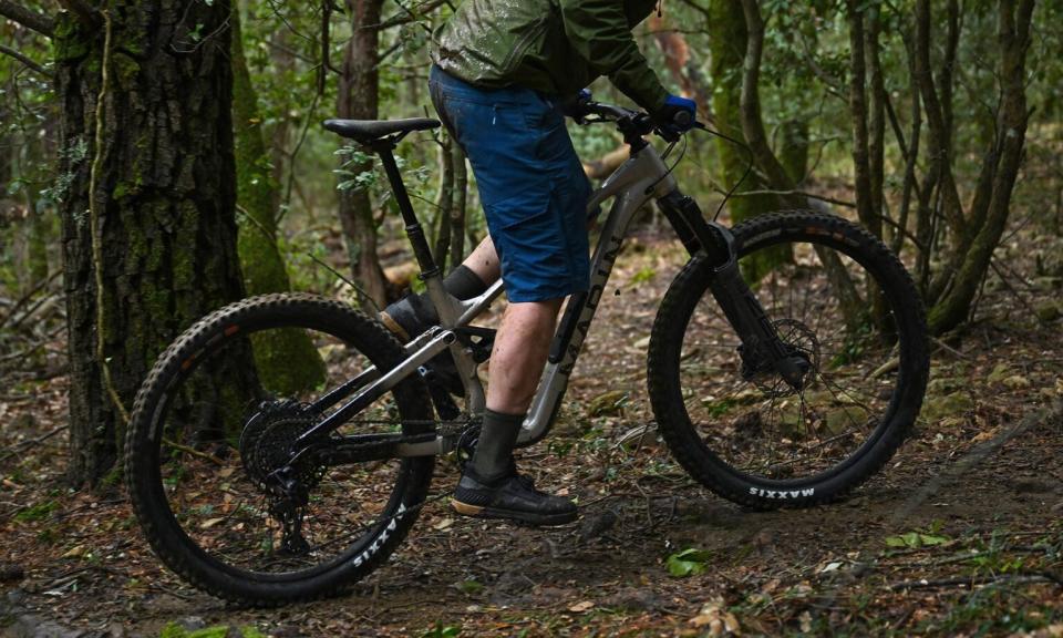 Marin Alpine Trail 160mm adjustable aluminum alloy enduro bike, photo by Mountain Bike Connection Winter-Mirror Media, climbing