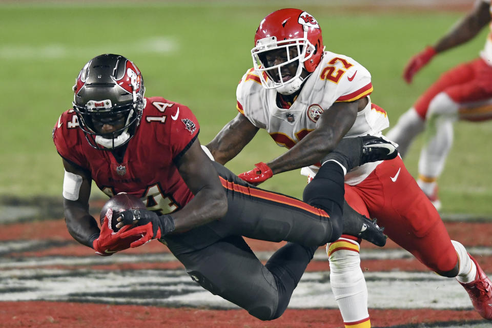 Tampa Bay Buccaneers wide receiver Chris Godwin (14) makes a diving catch in front of Kansas City Chiefs cornerback Rashad Fenton (27) during the second half of an NFL football game Sunday, Nov. 29, 2020, in Tampa, Fla. (AP Photo/Jason Behnken)