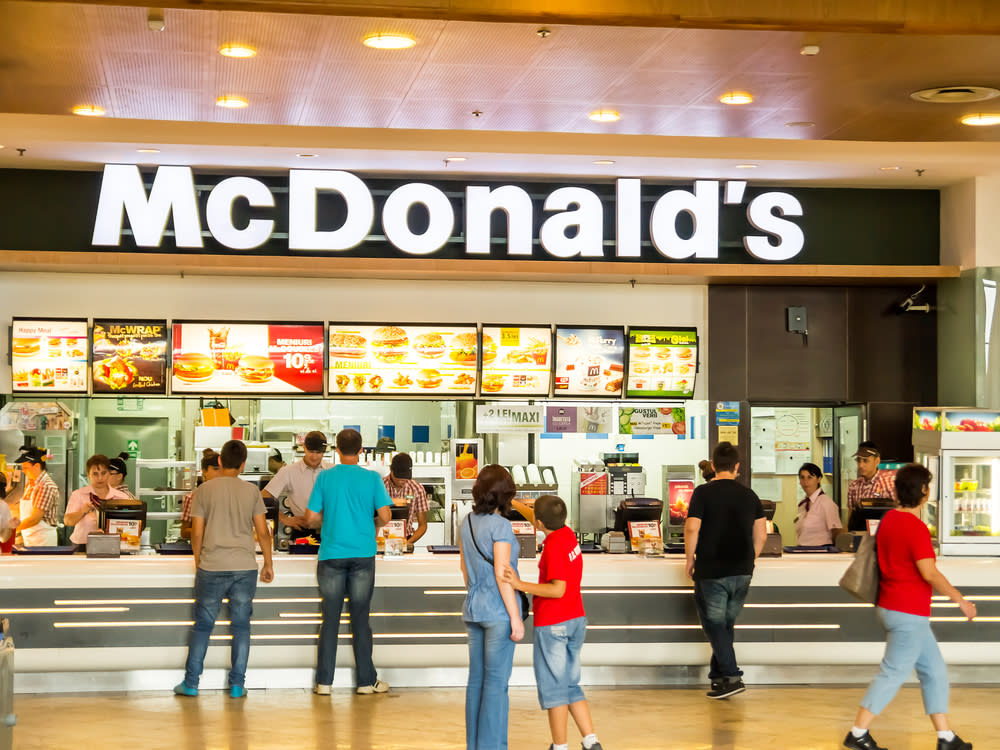 McDonald's hat in Deutschland über 1640 Filialen (Bild: Shutterstock / Ken Wolter)