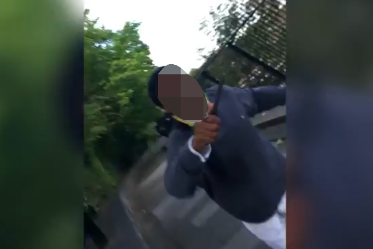 Video: The knife-weilding thug was filmed pulling out a blade before rushing towards the victim