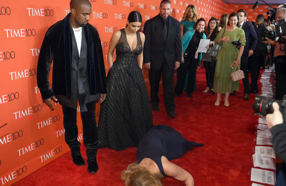 Amy Schumer dramatically falls in front of Kimye