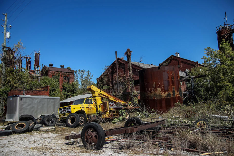 <p>The impressively derelict site captivates the eye due to its unusual state, even hosting exposed brickwork from a boiler explosion never fixed. (Photo: Abandoned Southeast/Caters News) </p>