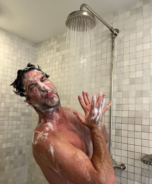 david-schwimmer-shower-photo