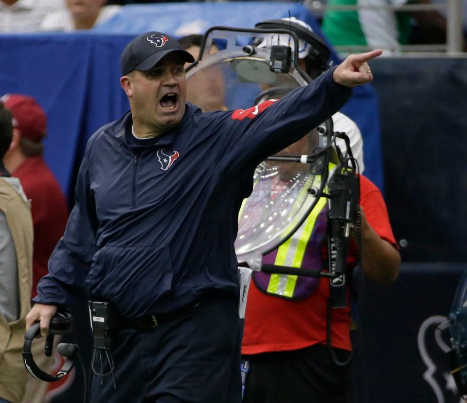 Texans coach Bill O'Brien yells at an official during at game in 2015.