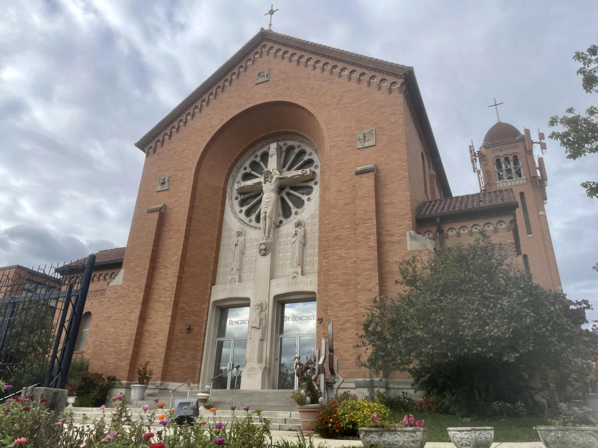 БАЛТИМОР АП — Архиепископията на Балтимор ще прекрати религиозните служби