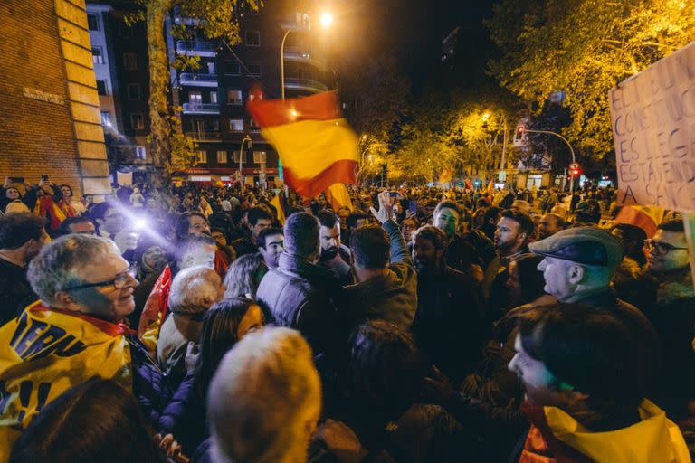 El líder de Vox, Santiago Abascal, acude a la manifestación contra la amnistía en la sede del PSOE, el lunes 6 de noviembre de 2023.