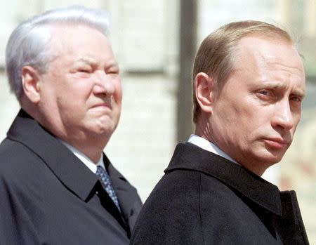 Former Russian president Boris Yeltsin (L) stands close to Russian President Vladimir Putin in Moscow in this May 7, 2000 file photo. REUTERS/Stringer/Files