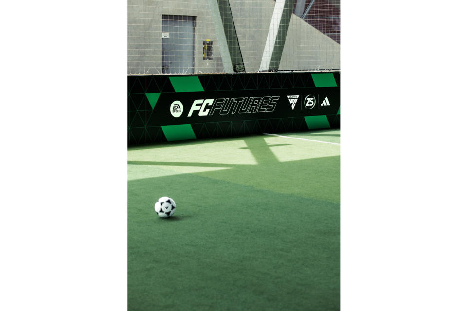 EA Sports FC FUTURES Zinedine Zidane Z5 Football