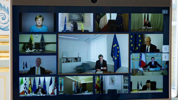 Bundeskanzlerin Angela Merkel und andere europäische Staats- und Regierungschefs, sowie Mitglieder des Europäischen Rates, während der Videokonferenz. Foto: dpa