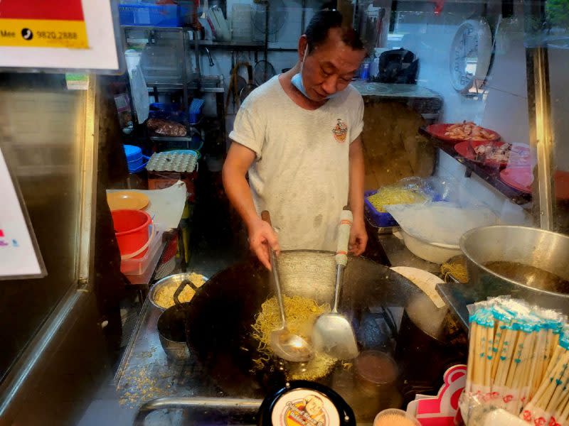 Original Simon Road Hokkien Mee - cooking