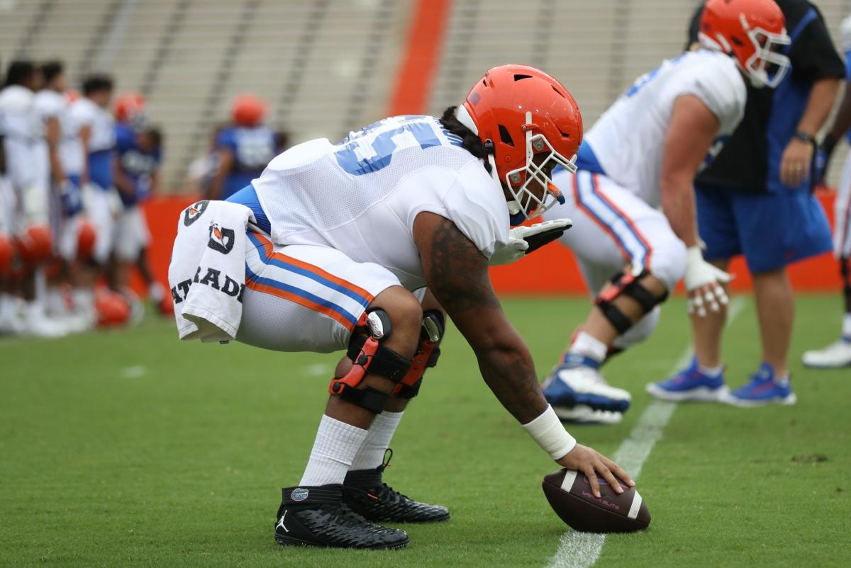 Florida football's starting center sustains a lower-body injury