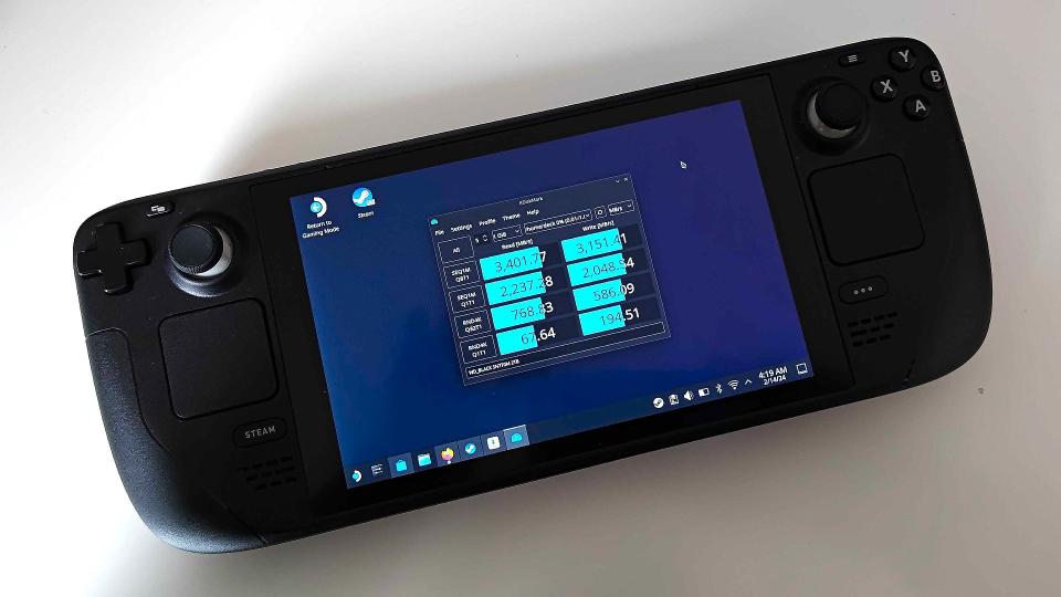 WD Black SN770M results displayed on Steam Deck screen
