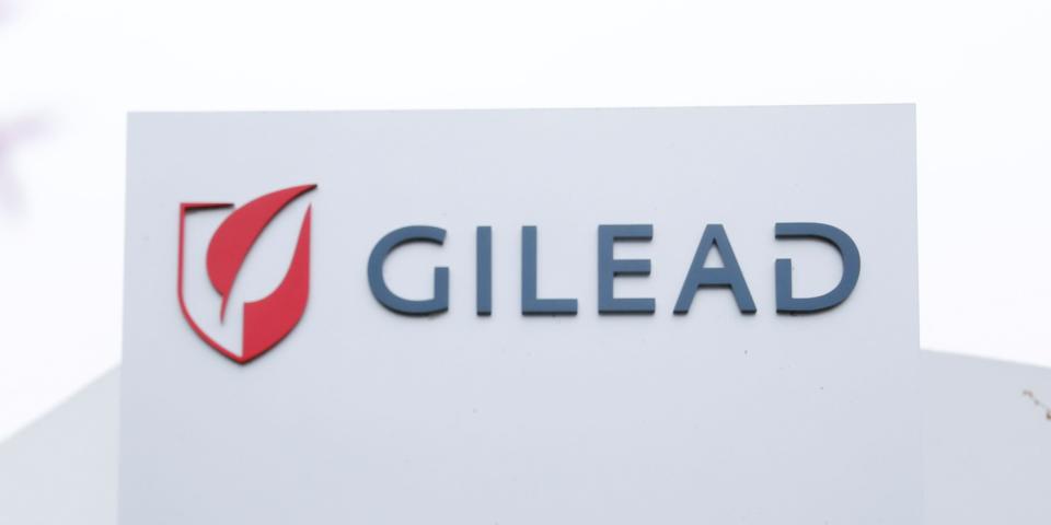 FILE PHOTO: Gilead Sciences Inc pharmaceutical company is seen after they announced a Phase 3 Trial of the investigational antiviral drug Remdesivir in patients with severe coronavirus disease (COVID-19), during the outbreak of the coronavirus disease (COVID-19), in Oceanside, California, U.S., April 29, 2020. REUTERS/Mike Blake