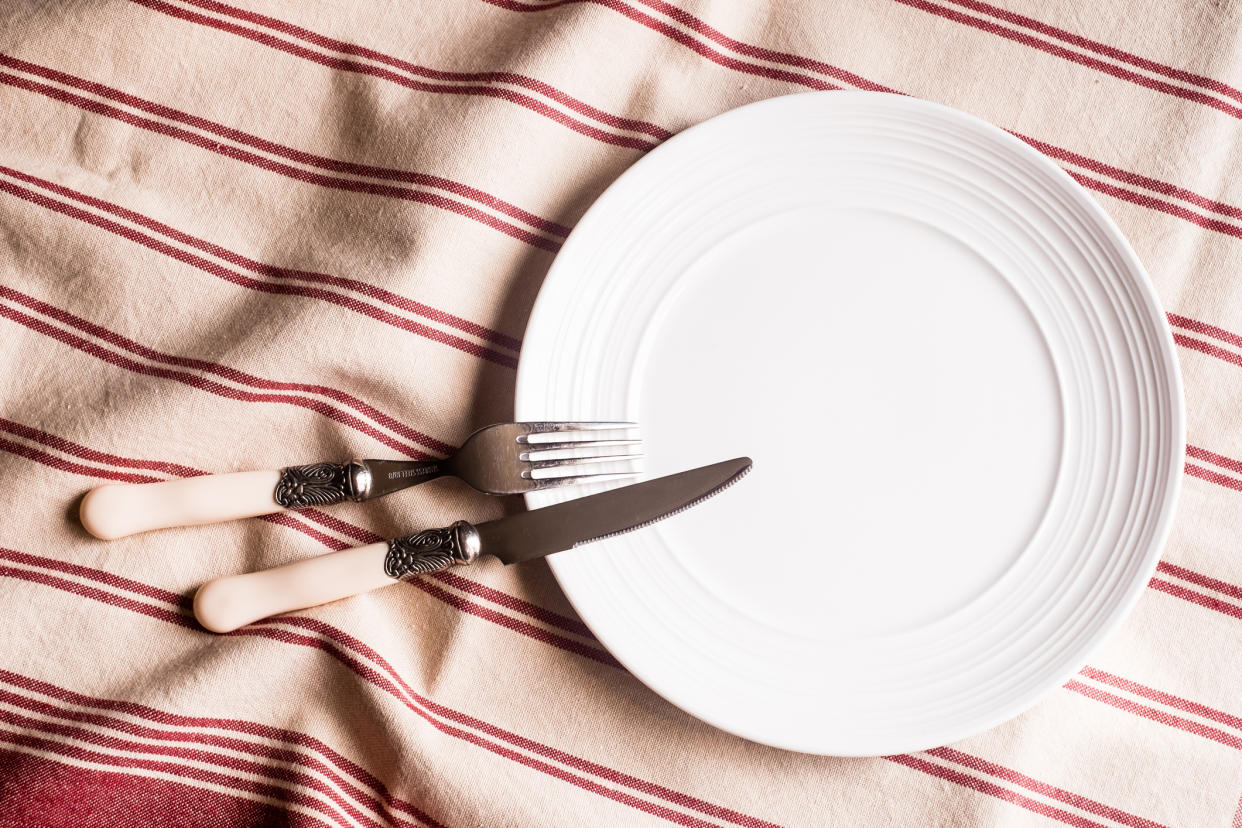 Image of an empty plate to illustrate fast-mimicking diets. (Getty Images)