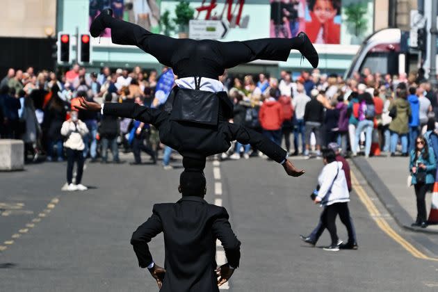 Two performers promote their show during the Edinburgh Festival Fringe. (Photo: Ken Jack via Getty Images)