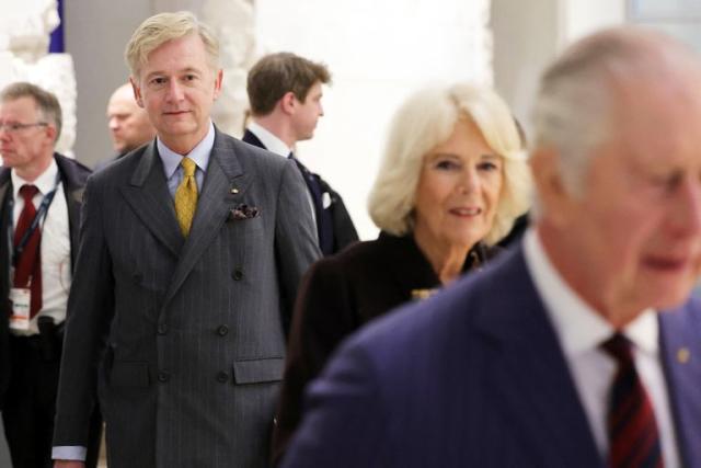Clive Alderton, secretario privado de los reyes Carlos III y Camilla, durante la reciente visita del monarca a Alemania