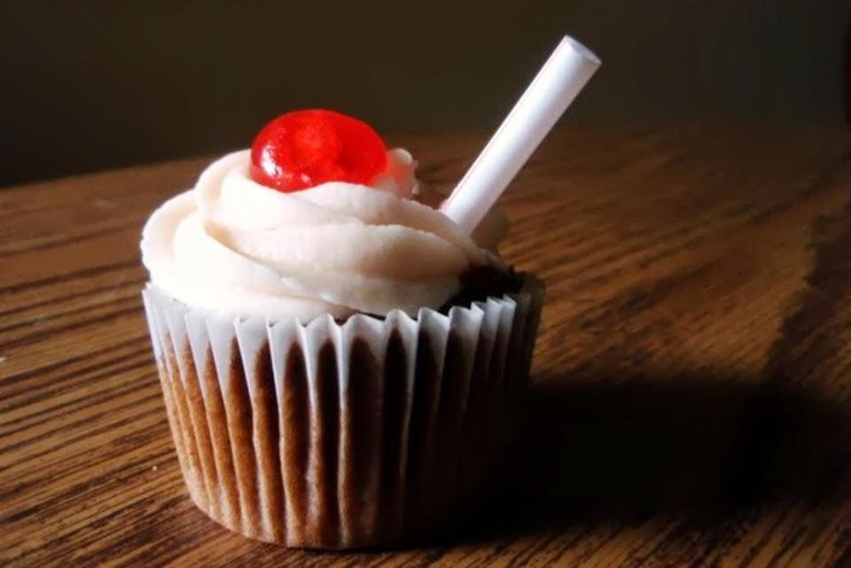 CHERRY COKE FLOAT CUPCAKES