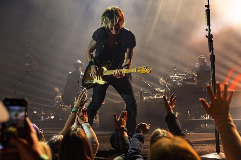 KEITH URBAN  ELECTRIFIES PACKED HOUSE AT GRAND OPENING OF  NEW LAS VEGAS RESIDENCY AT ZAPPOS THEATER  AT PLANET HOLLYWOOD RESORT & CASINO