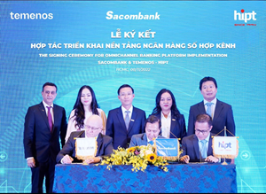 [Front row left to right]: Craig Bennett, Managing Director - APAC, Temenos; Bui Van Dung, Deputy CEO, Sacombank; Pham Dang, Deputy CEO, HiPT.