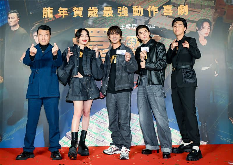 李銘忠（左起）、蔡思韵、陳柏霖、蔡凡熙、林哲熹出席《還錢》首映會。（圖／甲上娛樂提供）