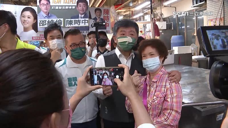 民進黨台北市長候選人陳時中積極拜訪萬華。