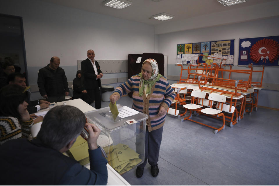 A woman casts her ballot at a polling station during the local elections in Istanbul, Sunday, March 31, 2019. Turkish citizens have begun casting votes in municipal elections for mayors, local assembly representatives and neighborhood or village administrators that are seen as a barometer of Erdogan's popularity amid a sharp economic downturn. (AP Photo/Emrah Gurel)