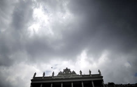 Dark clouds are seen over Palais Coburg hotel where the Iran nuclear talks meetings are being held in Vienna, Austria July 9, 2015. REUTERS/Carlos Barria