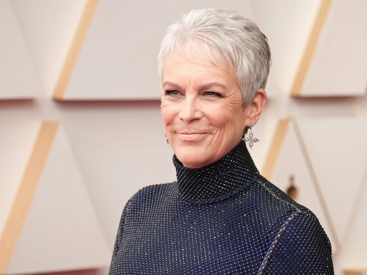 Jamie Lee Curtis says she quizzes stars who text her out of the blue and shares ..