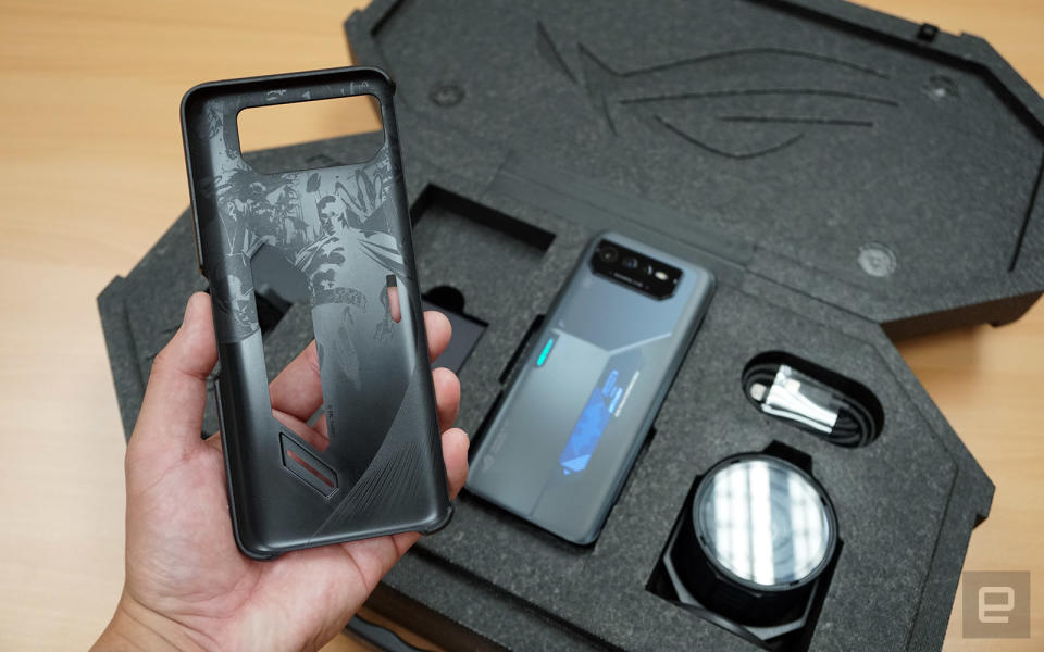 <p>ROG Phone 6 Batman Edition 蝙蝠俠造型保護殼</p>
