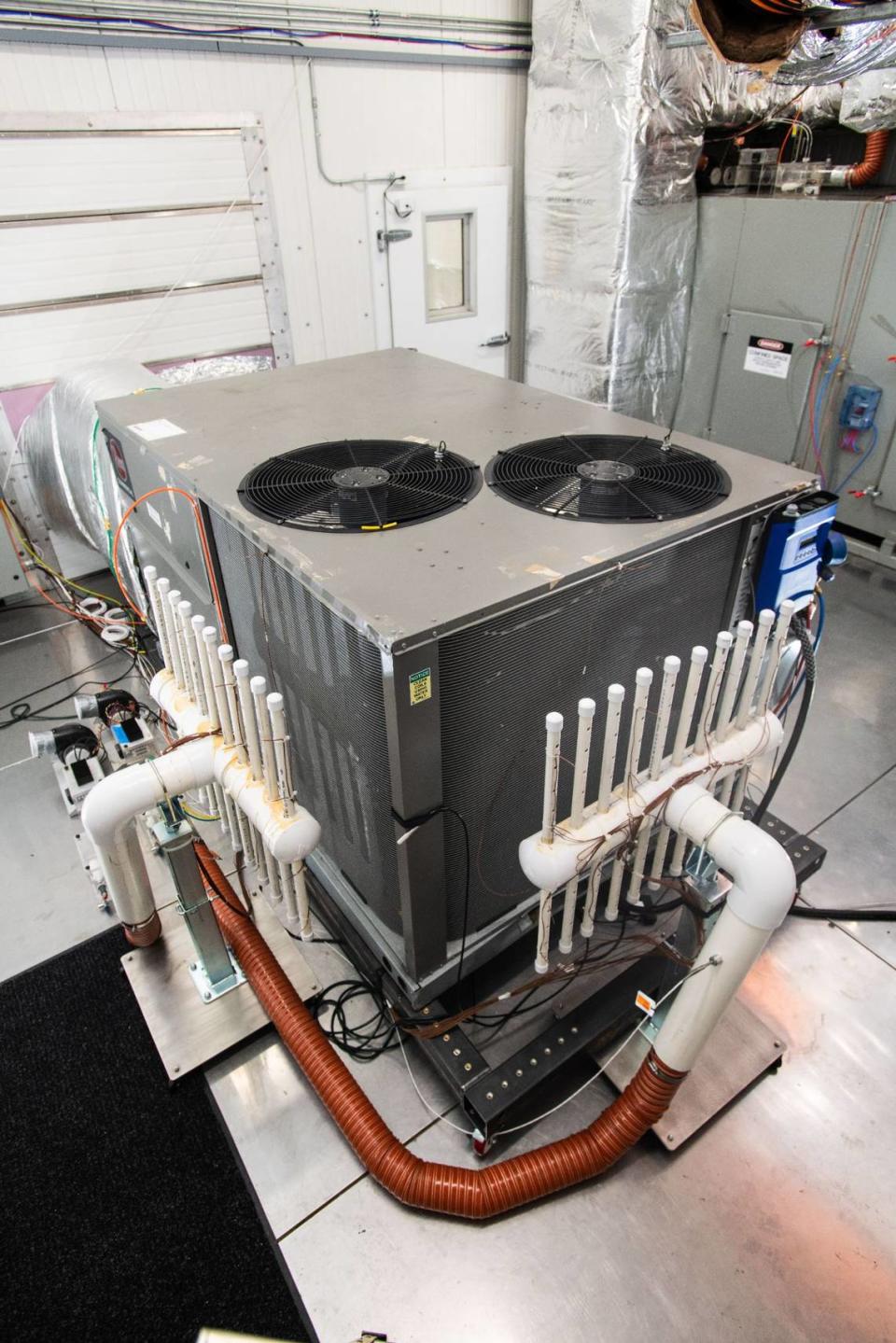 PNNL’s Environmental Chambers enable testing of building technologies, such as air-conditioners and heat pumps, by controlling temperature and humidity in dedicated indoor and outdoor test rooms.
