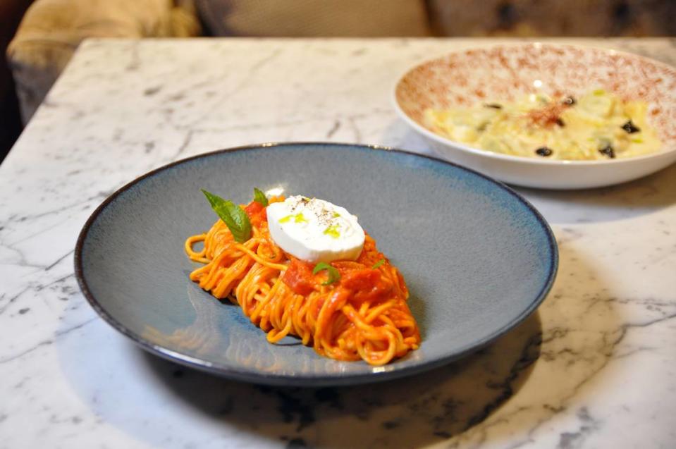 Las delicias sicilianas de Miss Ricky’s, en el Virgin Hotel son obra del nuevo chef Mike Alaridi quien ha creado una impresionante selección de pastas hechas en casa.