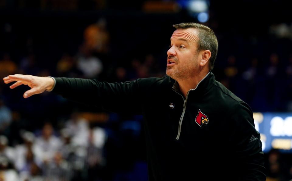 Louisville’s Jeff Walz coaches against Middle Tennessee in the first round of the NCAA Tournament on Friday in Baton Rouge, Louisiana.