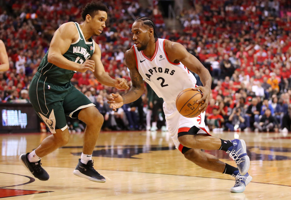 TORONTO, ONTARIO - MAY 19: Kawhi Leonard #2 of the Toronto Raptors drives to the basket against Malcolm Brogdon #13 of the Milwaukee Bucks during the second half in game three of the NBA Eastern Conference Finals at Scotiabank Arena on May 19, 2019 in Toronto, Canada. NOTE TO USER: User expressly acknowledges and agrees that, by downloading and or using this photograph, User is consenting to the terms and conditions of the Getty Images License Agreement. (Photo by Gregory Shamus/Getty Images)