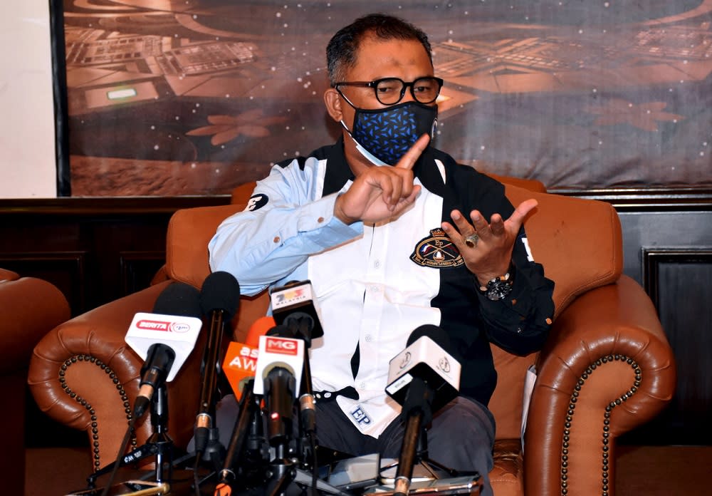 Sungai Udang assemblyman Datuk Seri Idris Haron speaks during a press conference in Melaka October 5, 2021. — Bernama pic