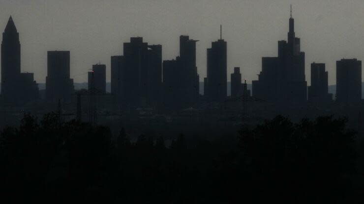 Zu Leerverkäufen kann es unter anderem kommen, wenn ein Hedgefonds erwartet, dass sich die Kurse von börsennotierten US-Banken besser als ihre deutschen Pendants entwickeln. Foto: dpa