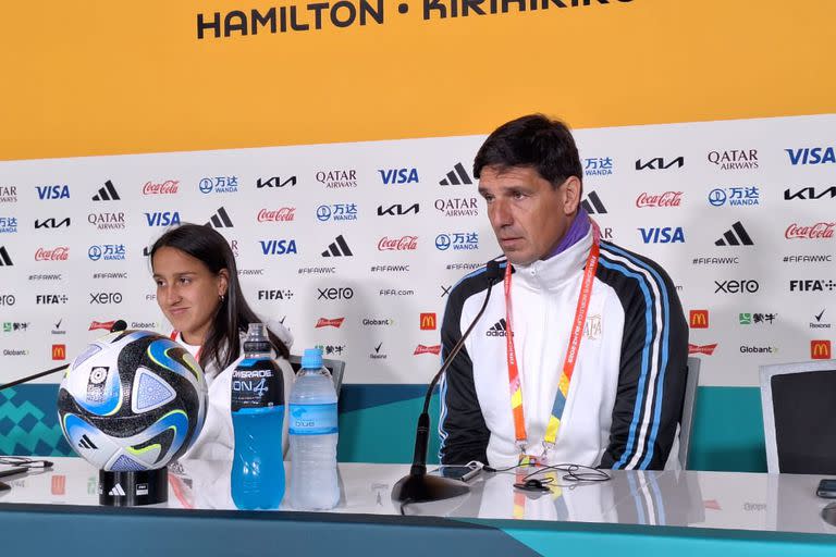 Dalila Ippolito y Germán Portanova, en la conferencia de prensa de la selección argentina antes de enfrentar a Suecia